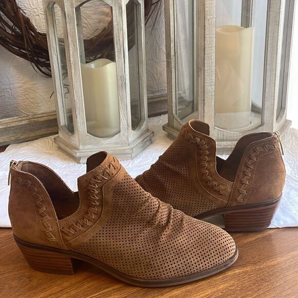 Vince Camuto Shoes Vince Cameo Palmina Perforated Suede Ankle Booties-7W-NWOB - Picture 4 of 15